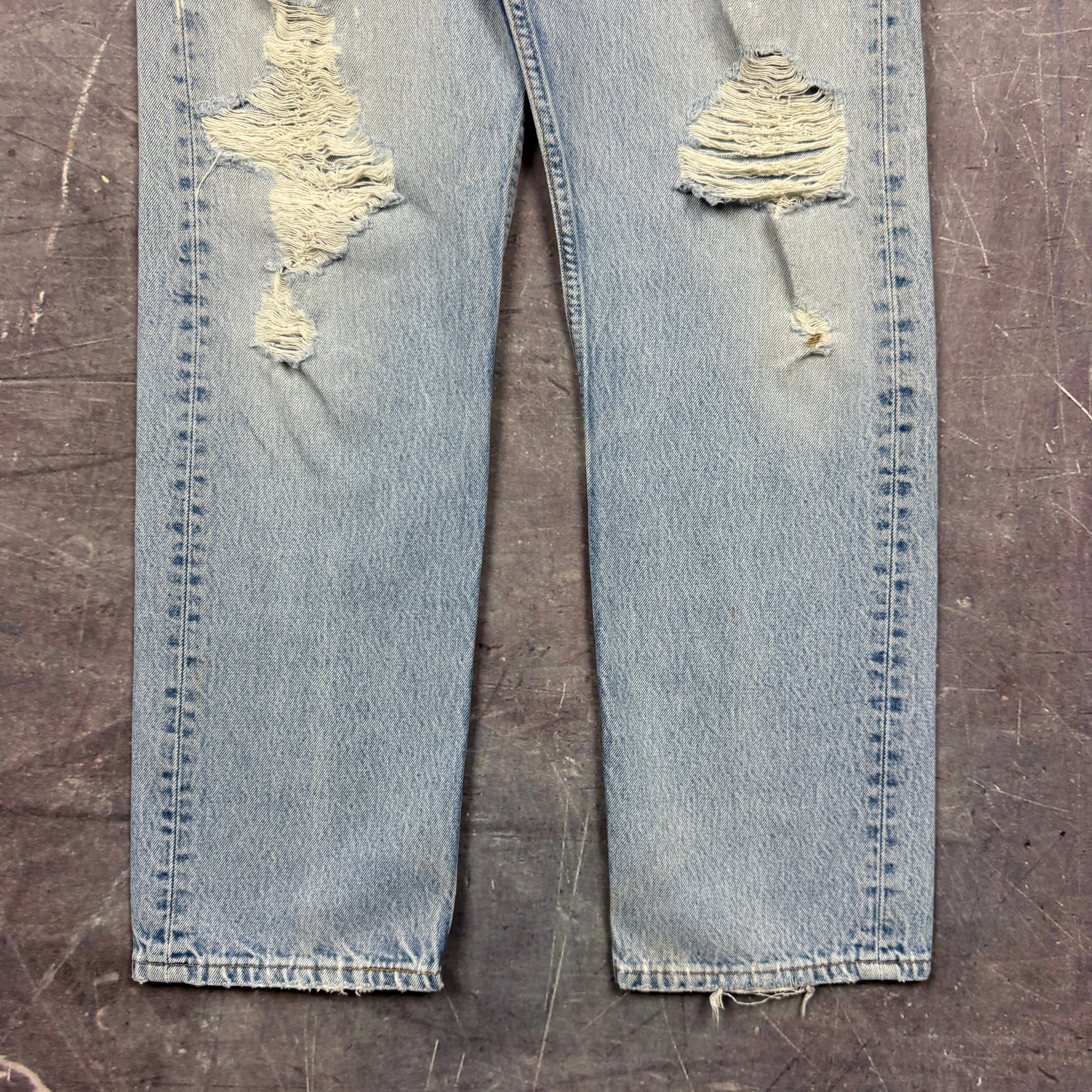 90s Light Wash Levi's 501 Denim Jeans 32x29 0662