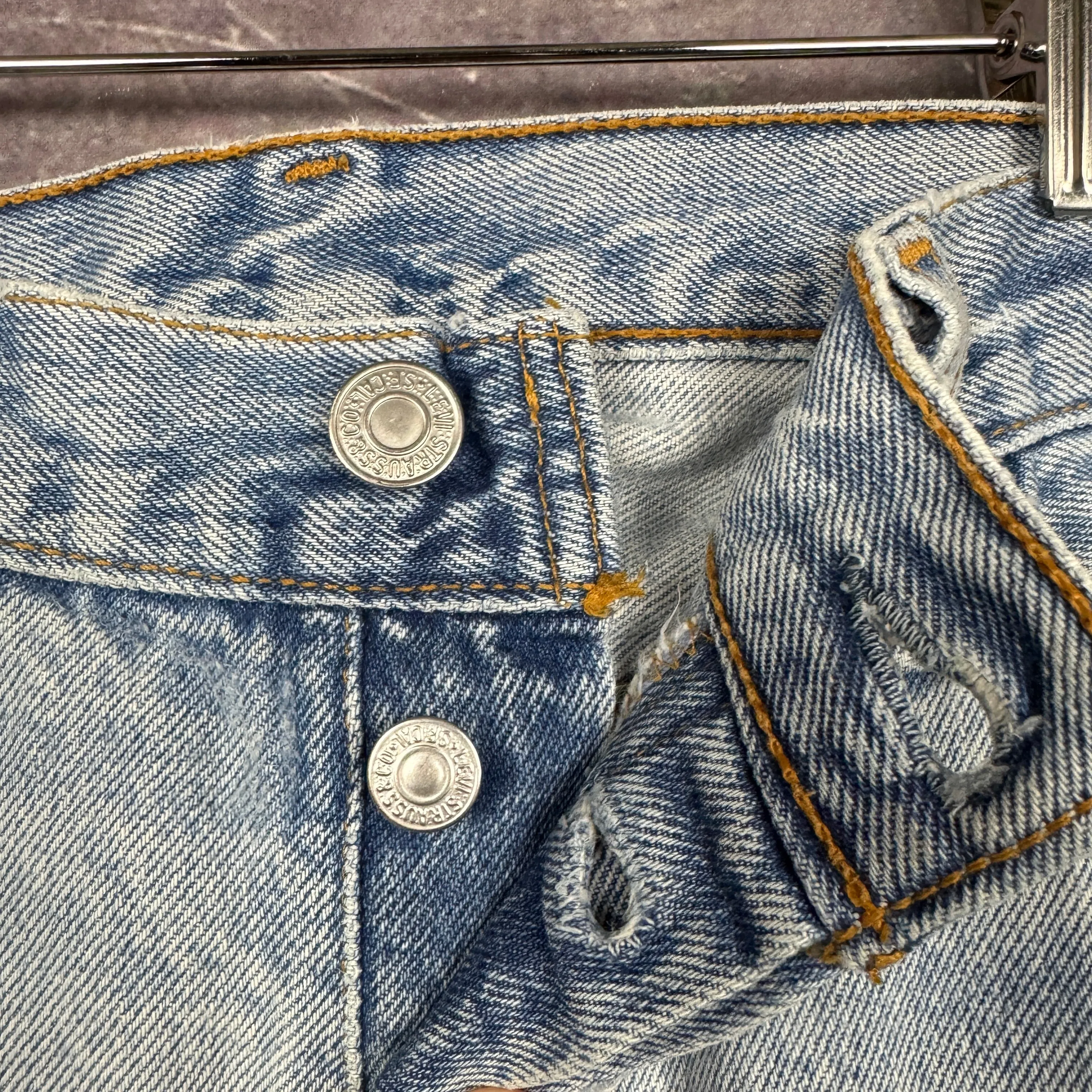 90s Light Wash Levi's 501 Denim Jeans 32x29 0662