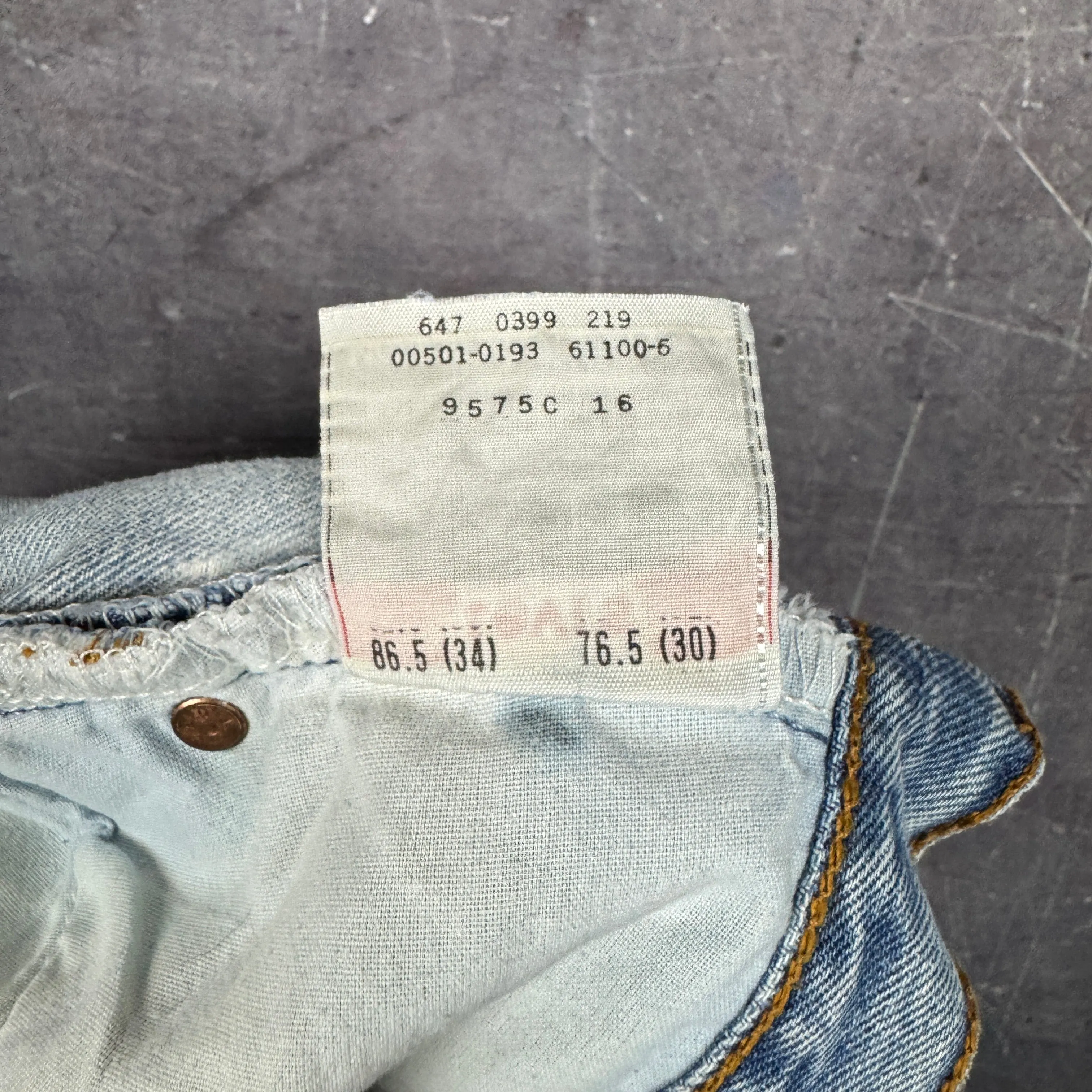 90s Light Wash Levi's 501 Denim Jeans 32x29.6 0628