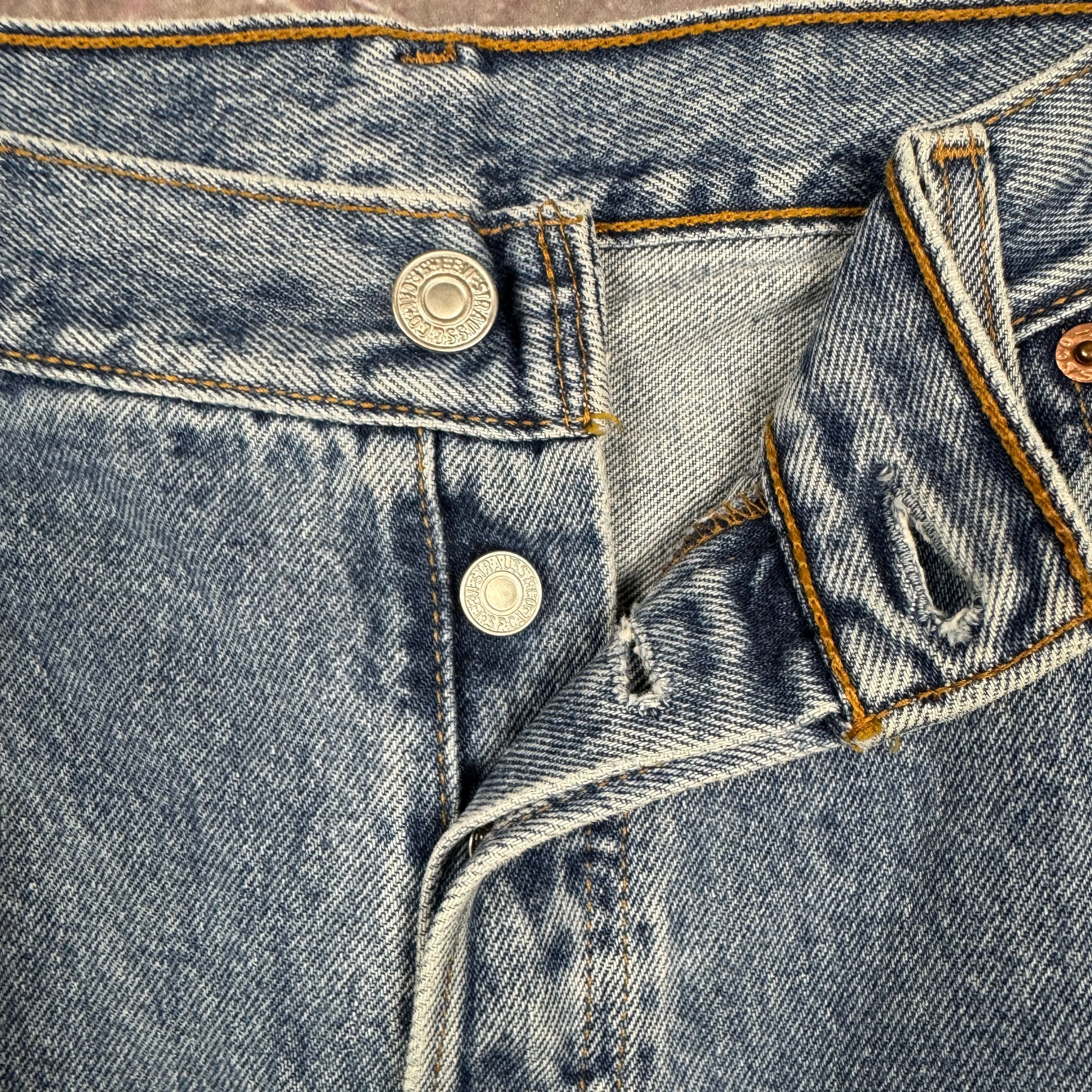 90s Light Wash Levi's 501 Denim Jeans 35x33 0705