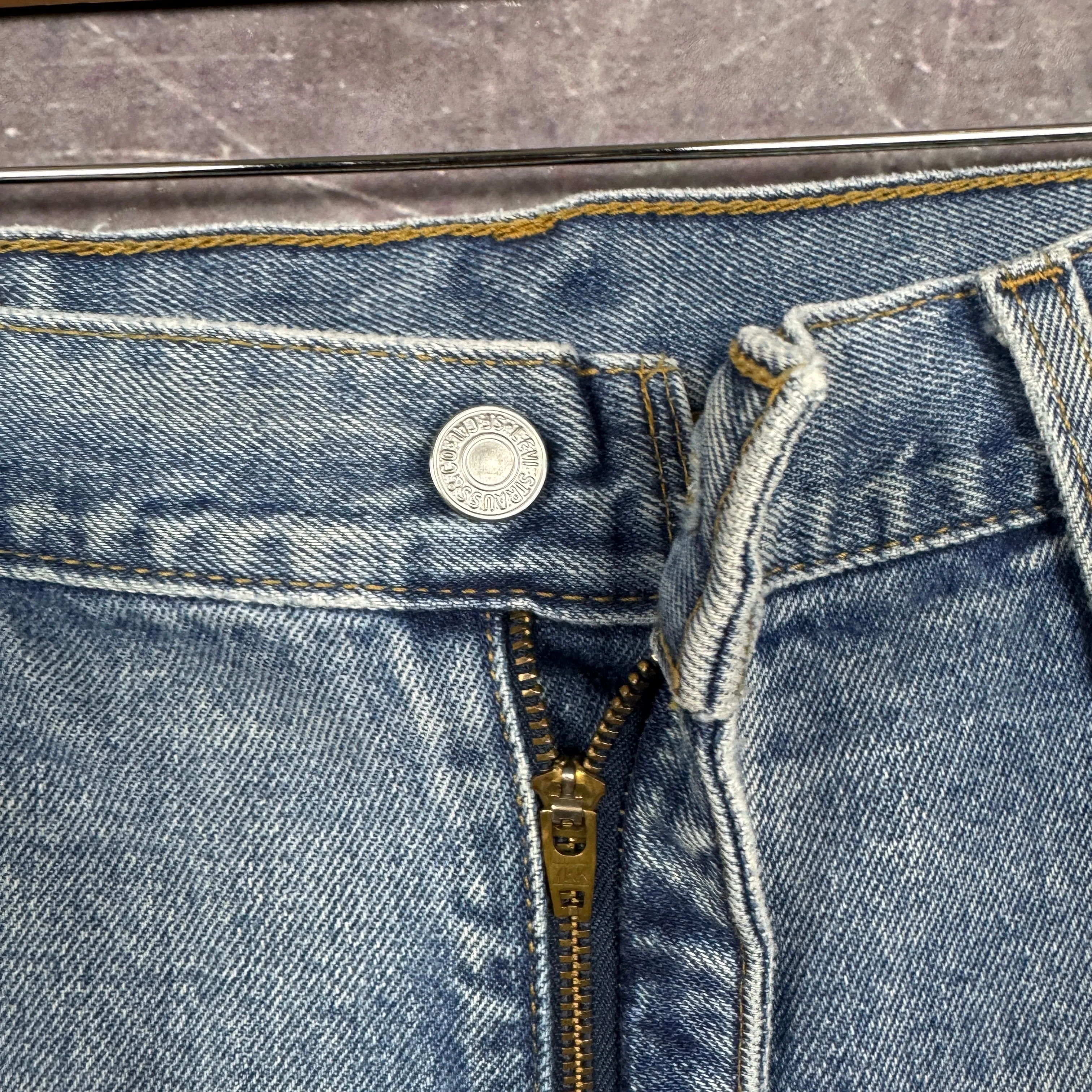 90s Light Wash Levi's 505 Denim Jeans 34x30 0764