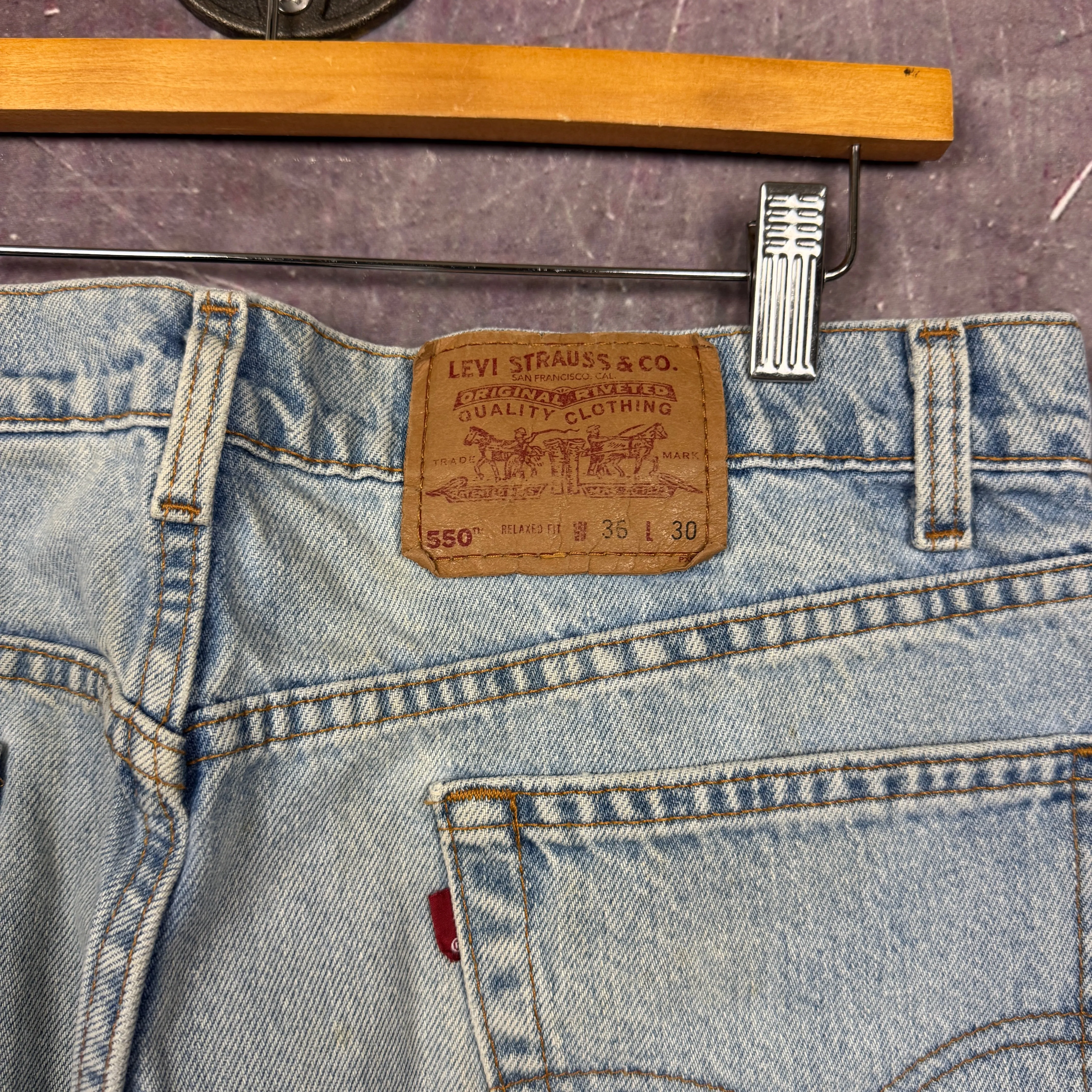 90s Light Wash Levi's 550 Denim Jeans 35x26.5 2060