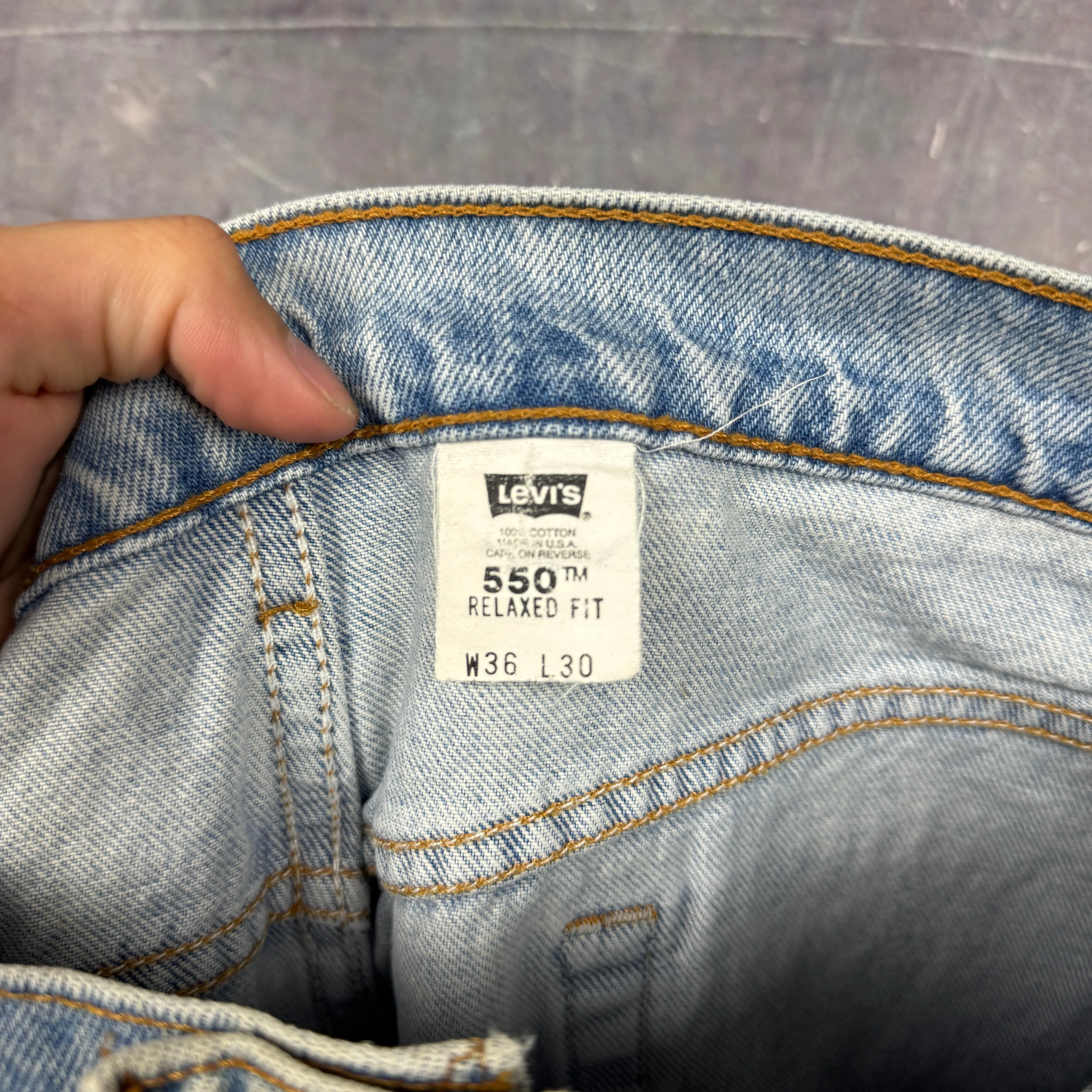 90s Light Wash Levi's 550 Denim Jeans 35x26.5 2060