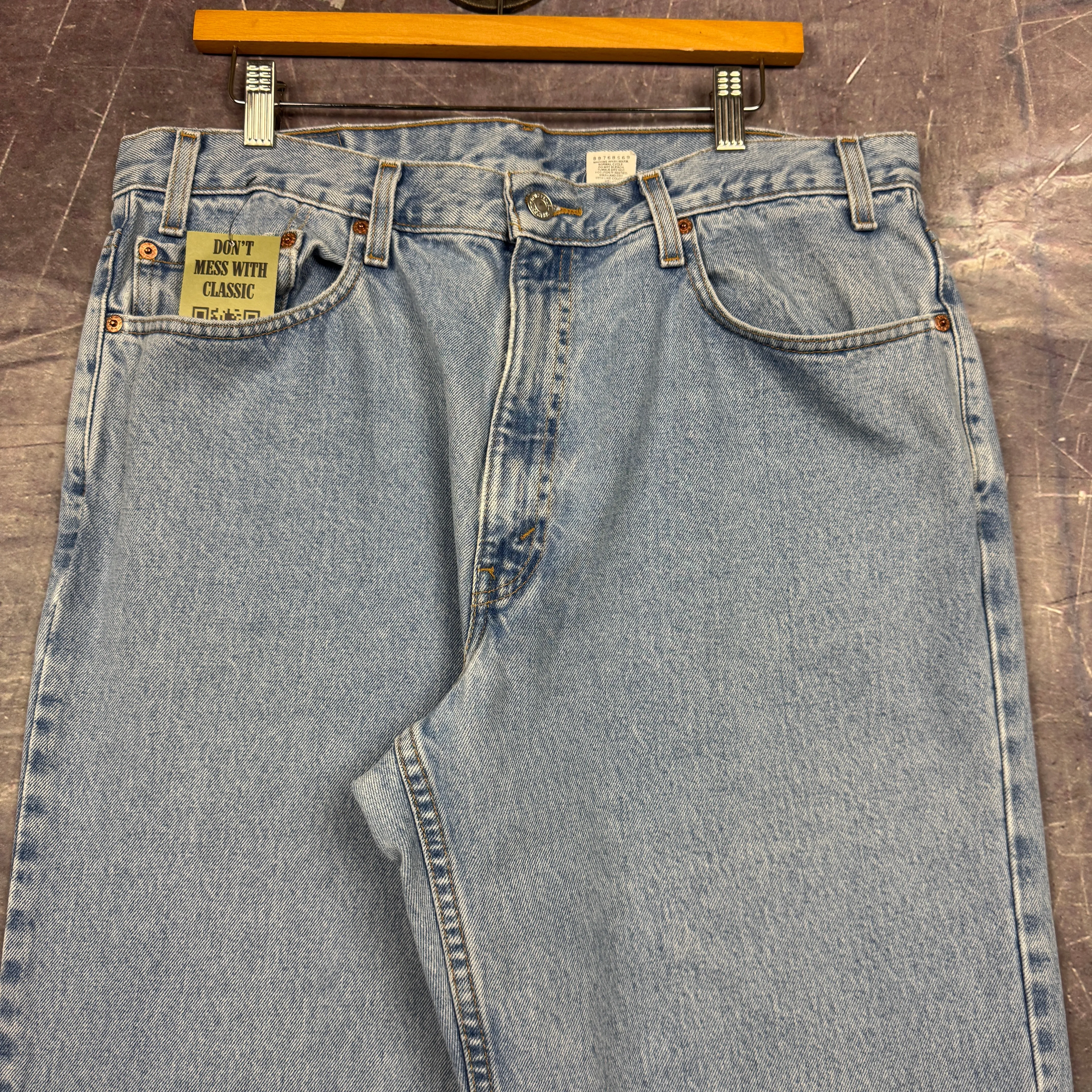 90s Light Wash Levi's 550 Denim Jeans 36x33 0730