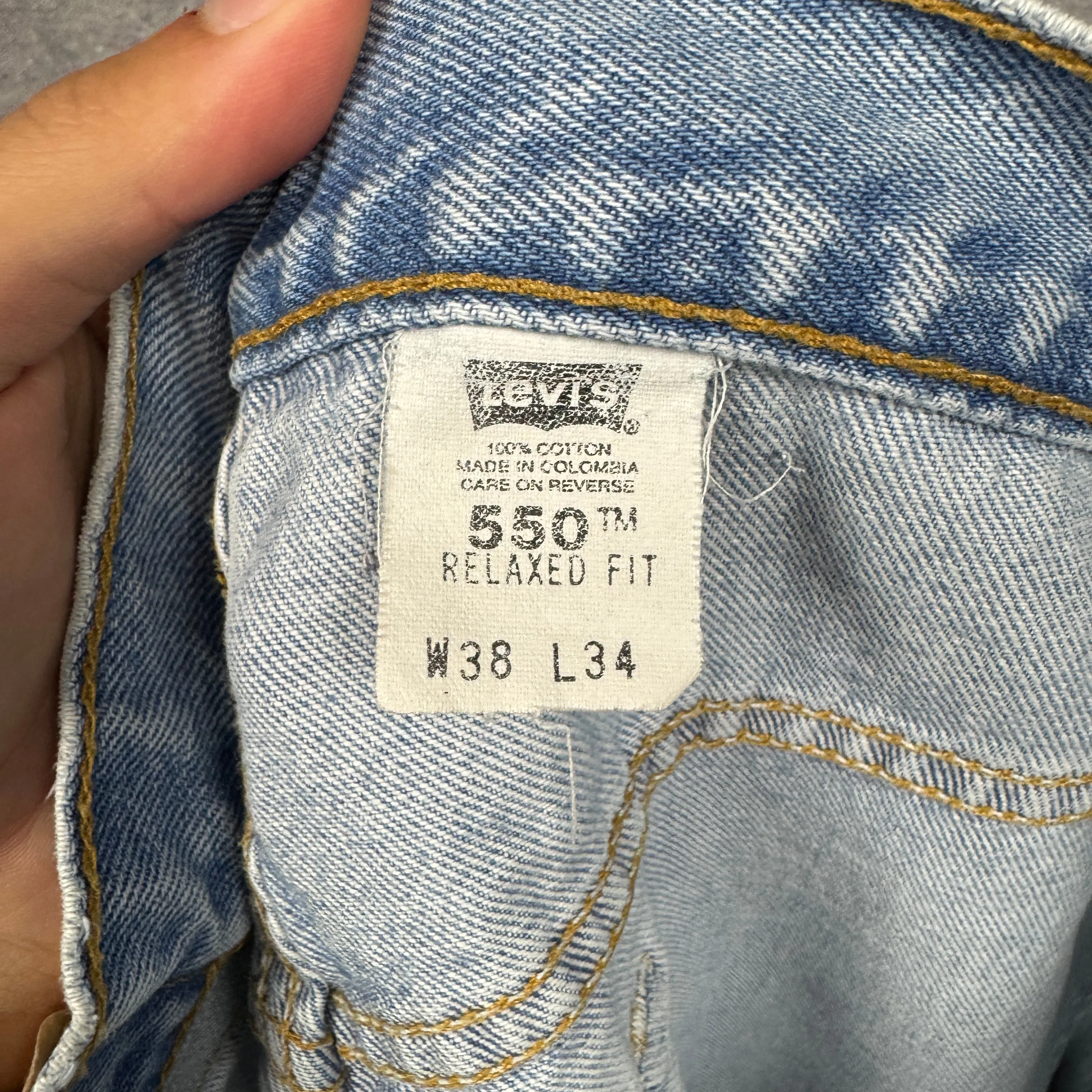 90s Light Wash Levi's 550 Denim Jeans 36x33 0730