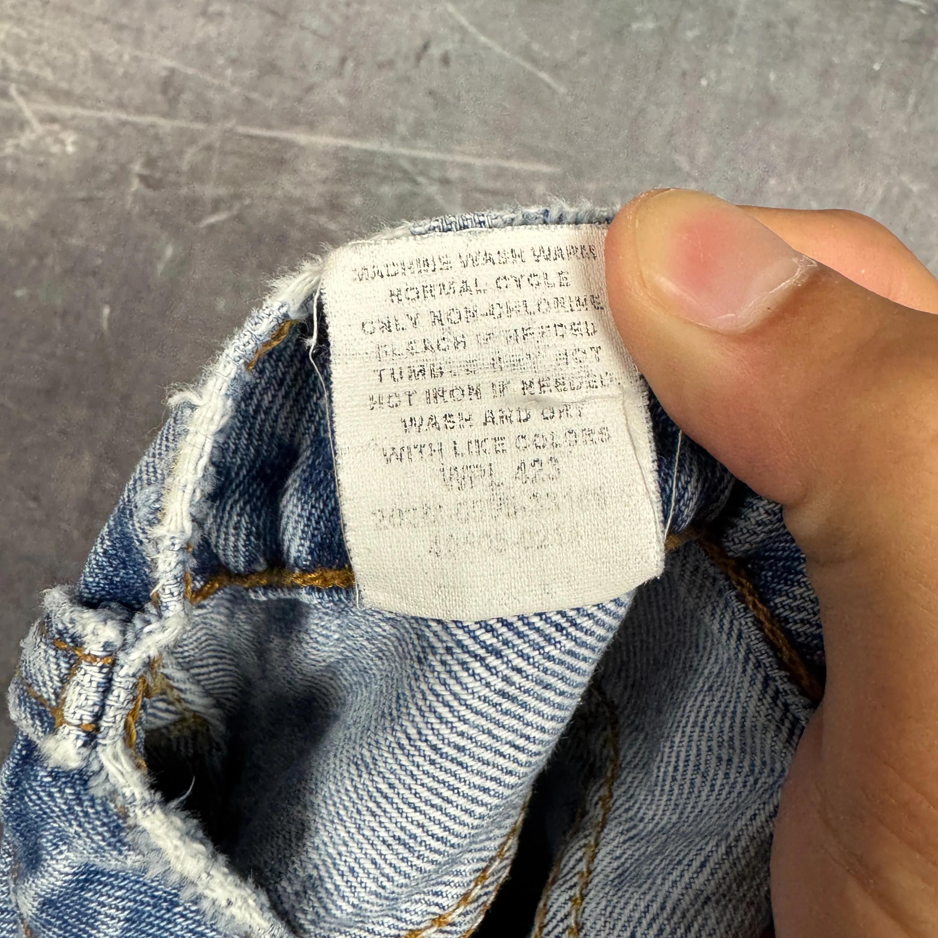 90s Light Wash Orange Tab Levi's 505 Denim Jeans 35x30 0672