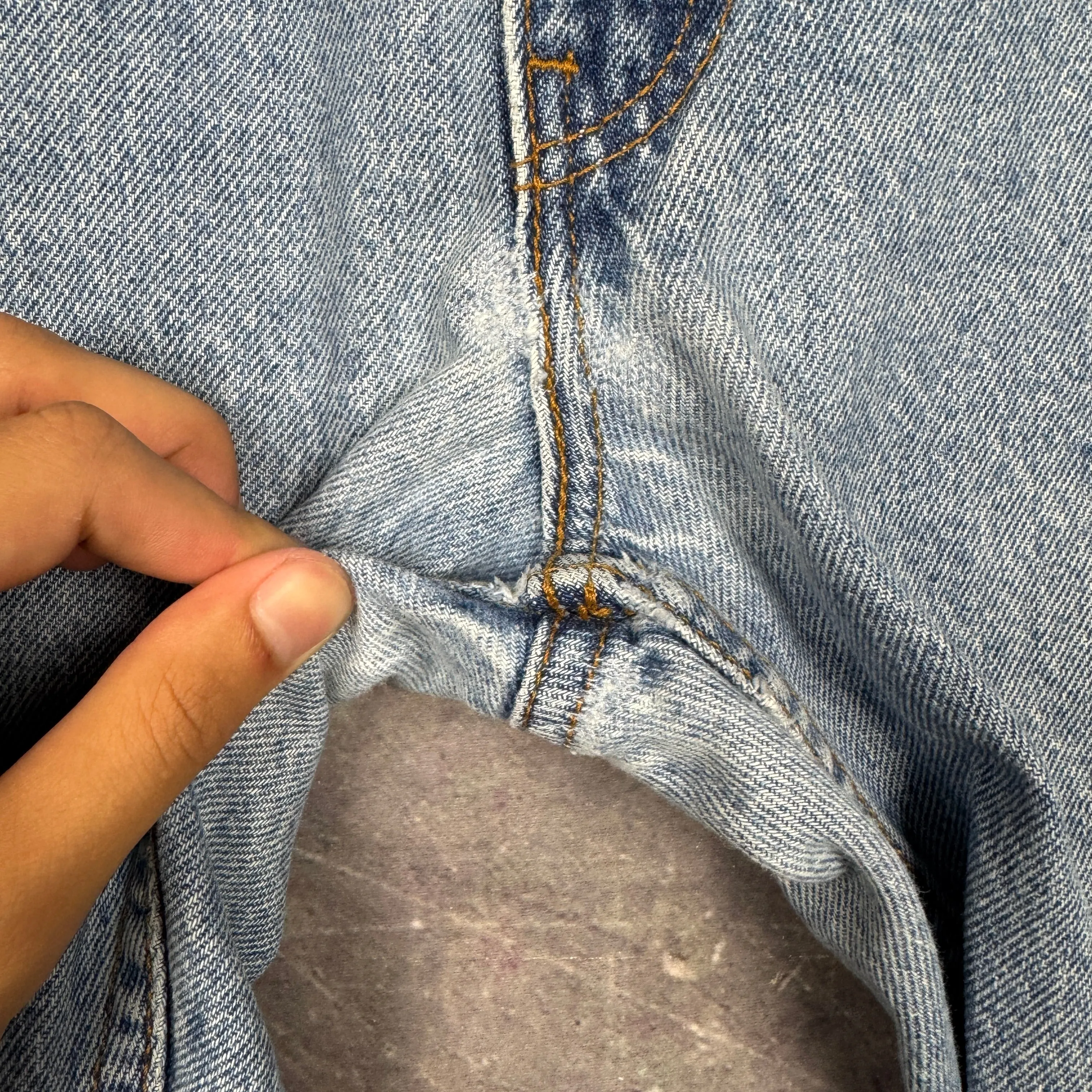 90s Light Wash Orange Tab Levi's 505 Denim Jeans 35x30 0672