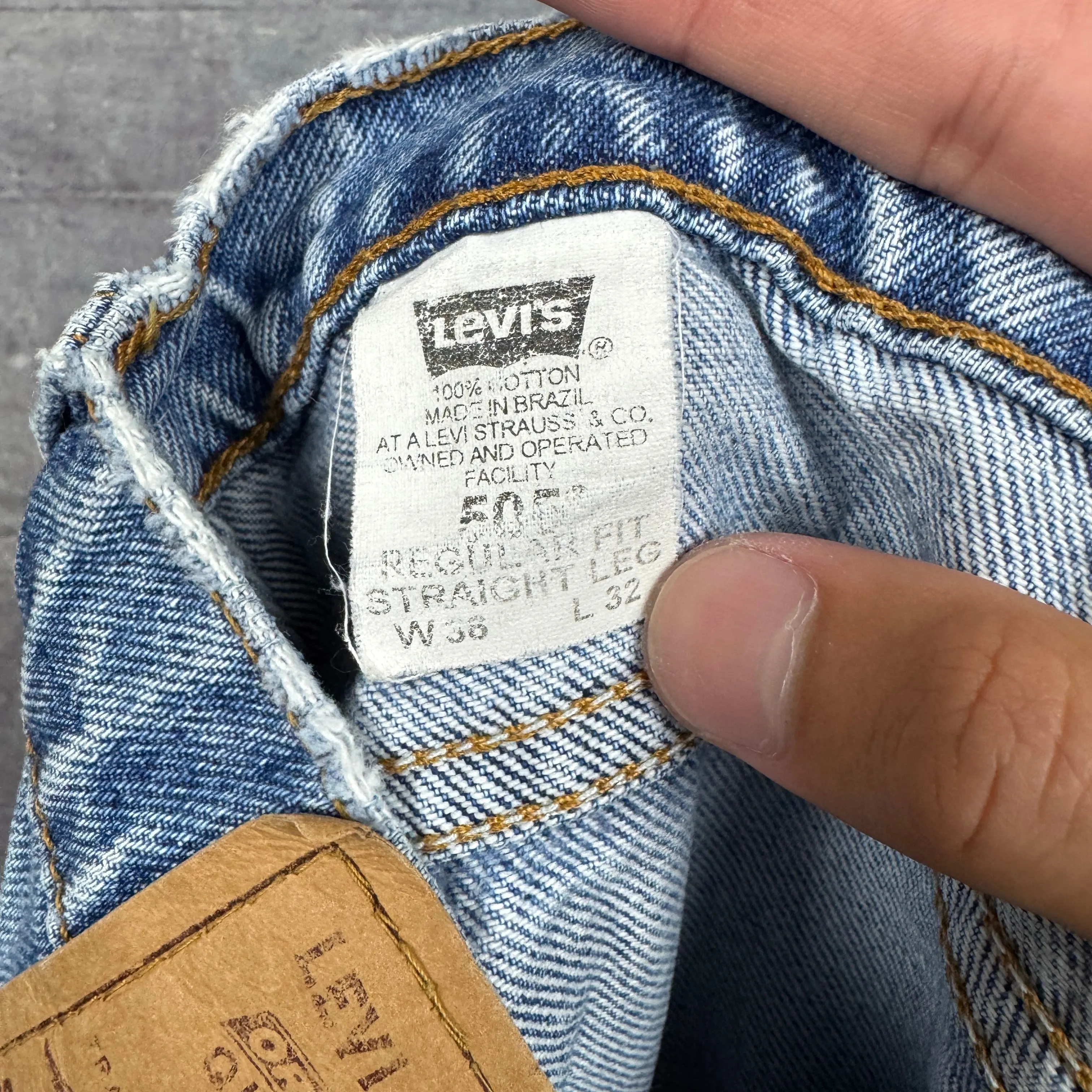 90s Light Wash Orange Tab Levi's 505 Denim Jeans 35x30 0672