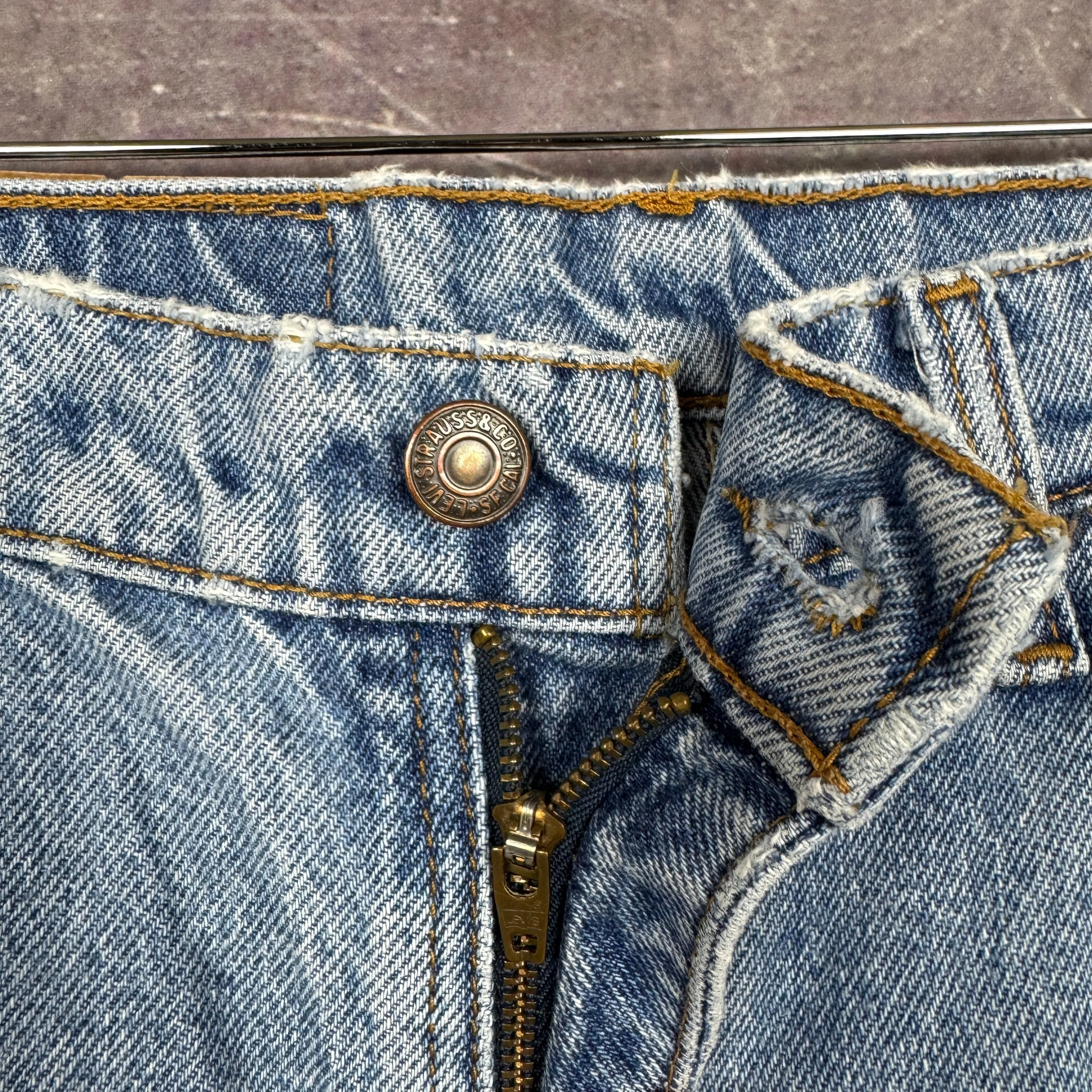 90s Light Wash Orange Tab Levi's 505 Denim Jeans 35x30 0672