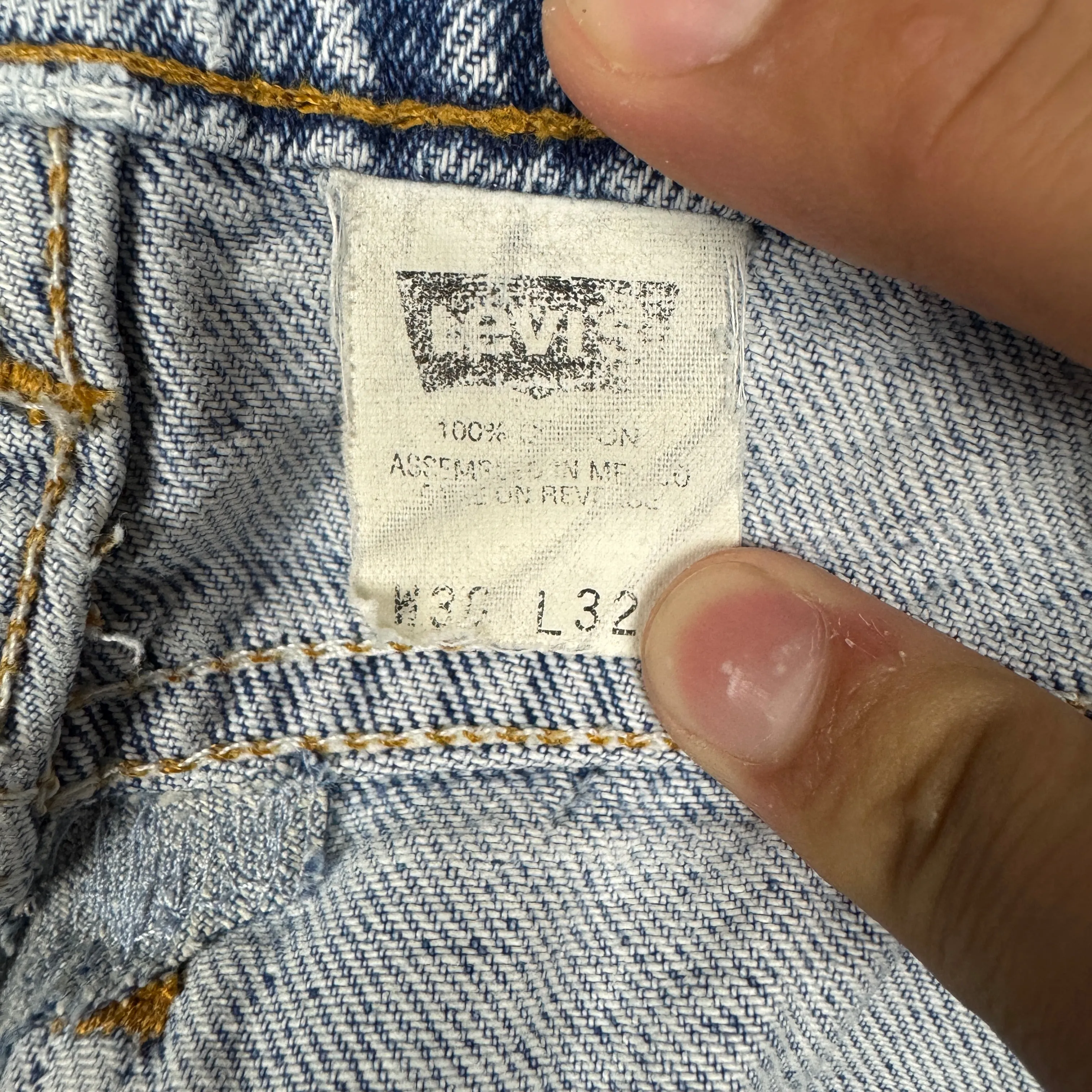 90s Light Wash Orange Tab Levi's 550 Denim Jeans 28x25.5 0678