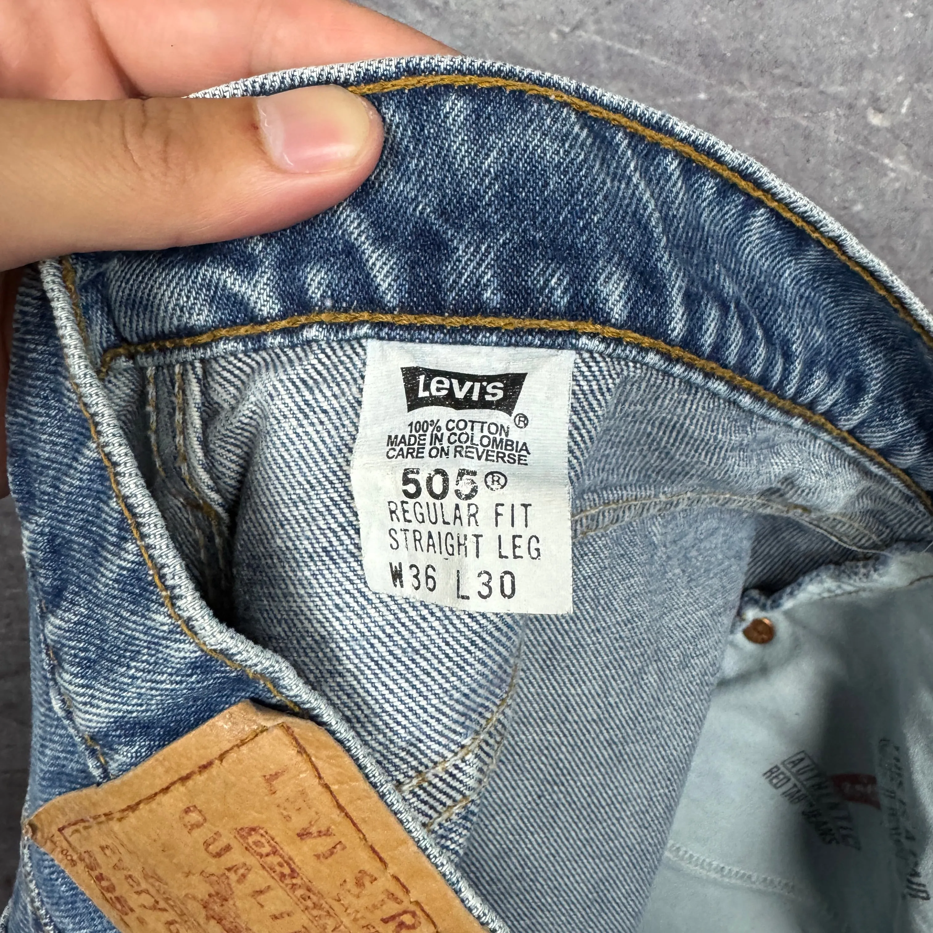 90s Medium Wash Levi's 505 Denim Jeans 35x30 0625
