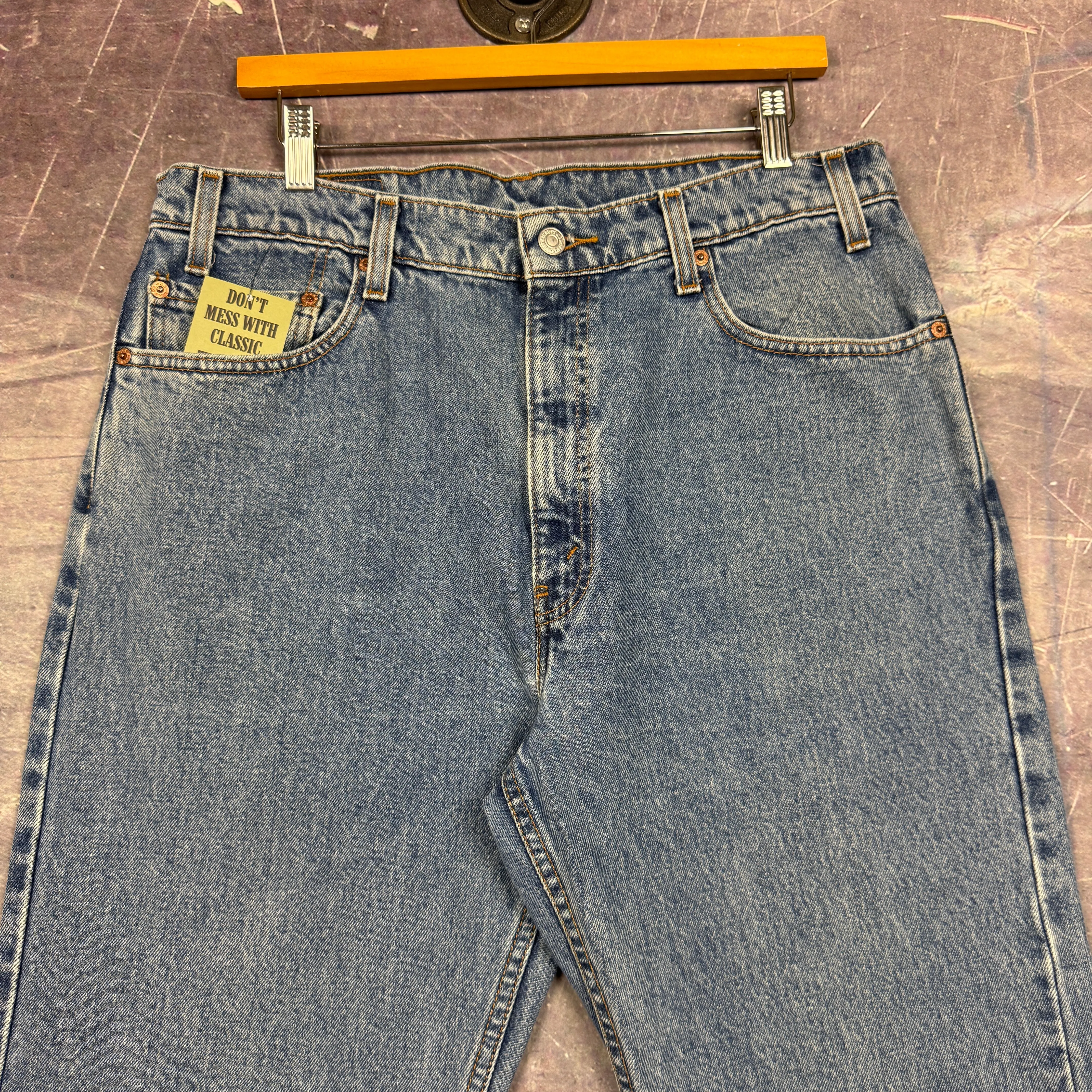 90s Medium Wash Levi's 505 Denim Jeans 35x30 0625