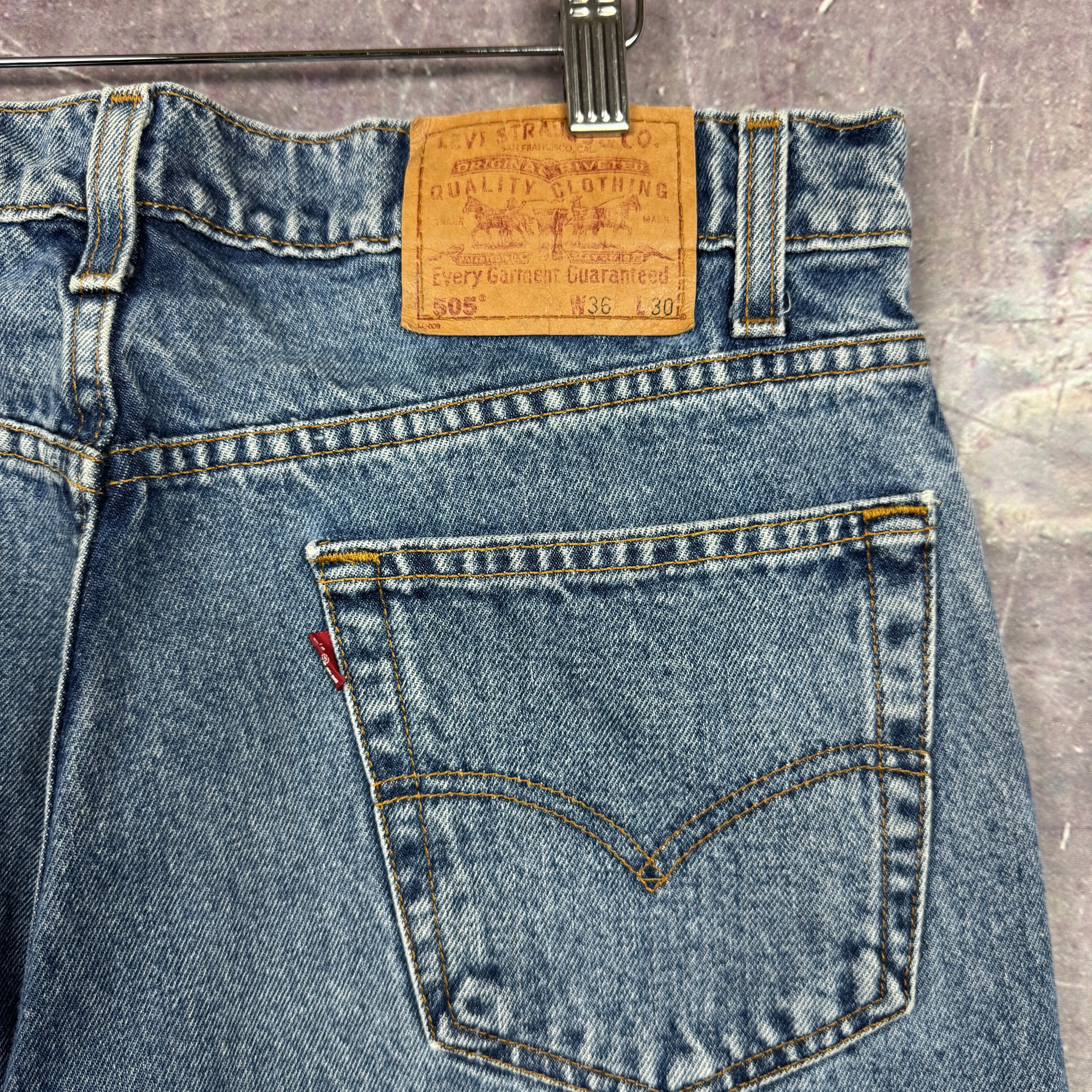 90s Medium Wash Levi's 505 Denim Jeans 35x30 0625