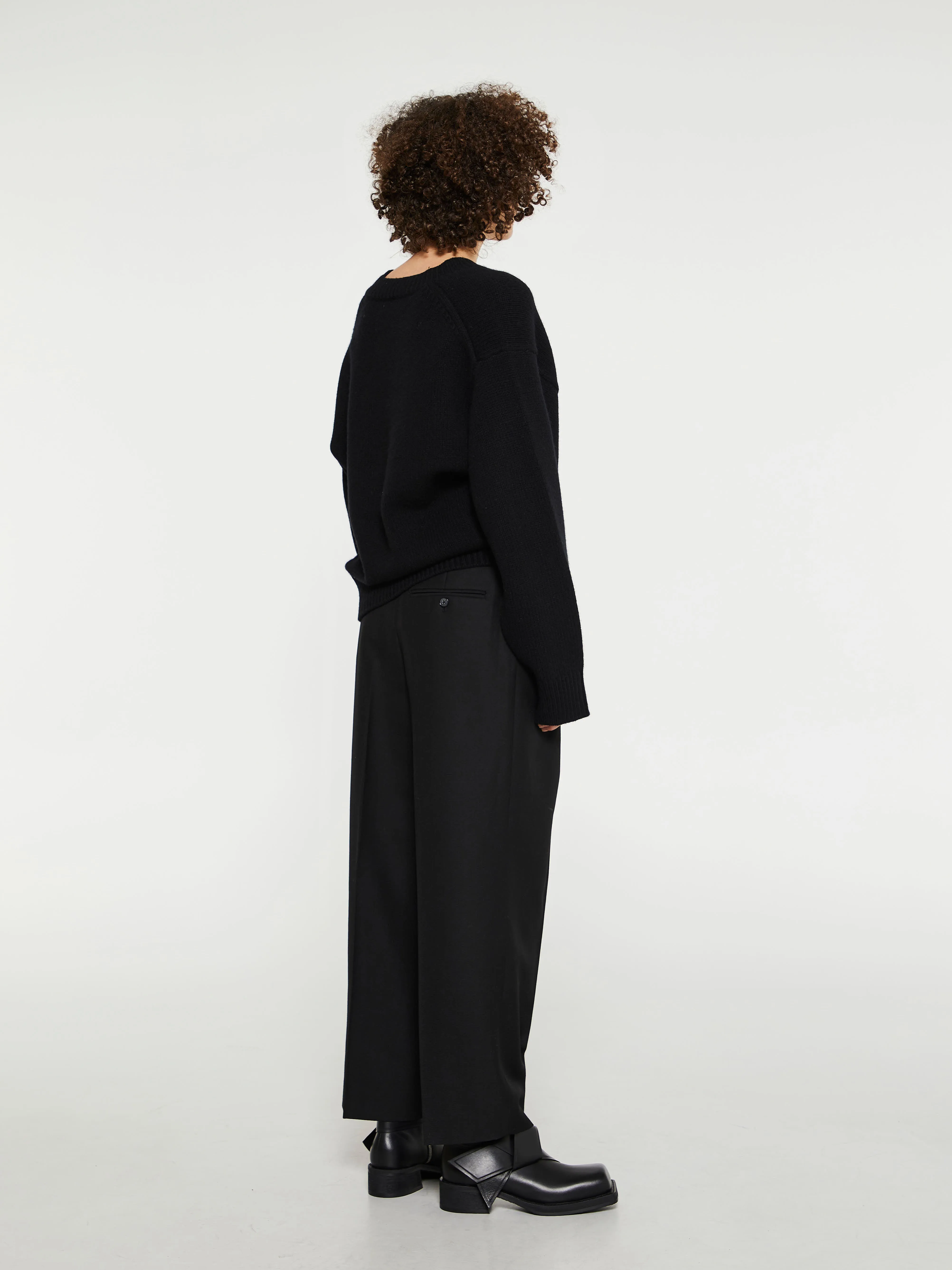 Double-Pleated Cropped Trousers in Black